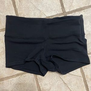 Lululemon boogie shorts size 6